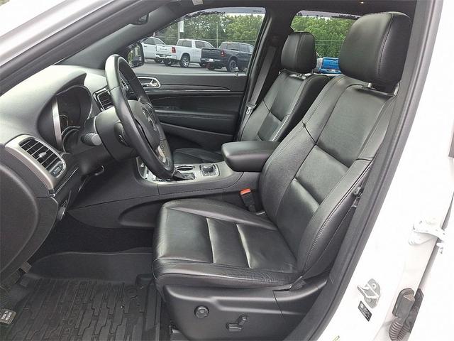 Photo of 2022 White Jeep Grand Cherokee WK
