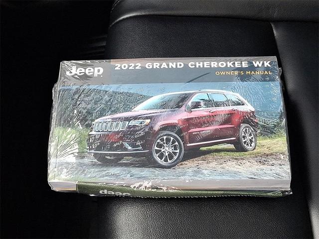 Photo of 2022 White Jeep Grand Cherokee WK