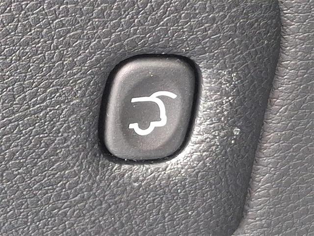 Photo of 2022 White Jeep Grand Cherokee WK