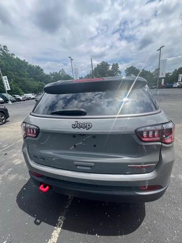 Photo of 2022 Gray Jeep Compass