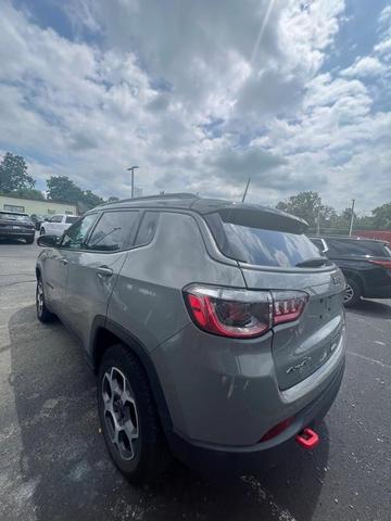 Photo of 2022 Gray Jeep Compass