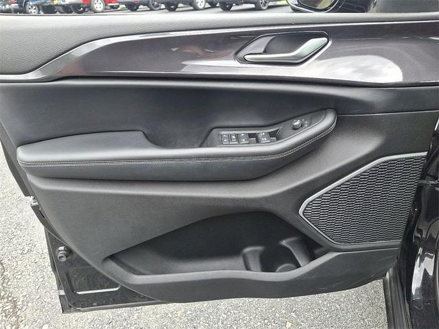 Photo of 2021 Black Jeep Grand Cherokee L