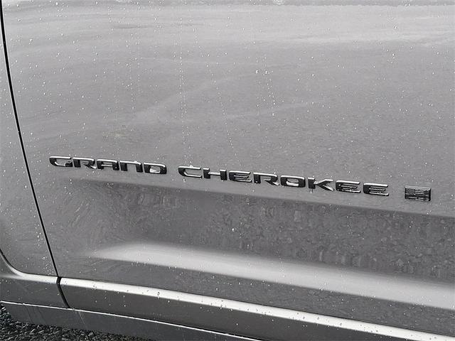 Photo of 2025 Gray Jeep Grand Cherokee