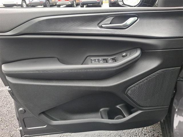 Photo of 2025 Gray Jeep Grand Cherokee