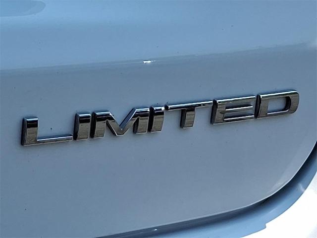 Photo of 2023 White Jeep Compass