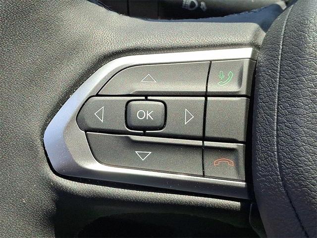 Photo of 2023 White Jeep Compass