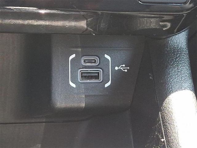 Photo of 2023 White Jeep Compass