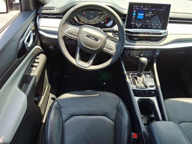 Photo of 2023 White Jeep Compass