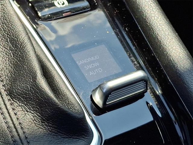 Photo of 2023 White Jeep Compass