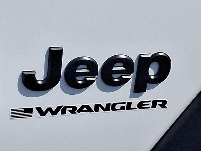 Photo of 2025 Bright White Clearcoat Jeep Wrangler
