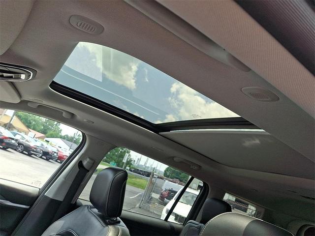 Photo of 2023 Silver Jeep Grand Cherokee L