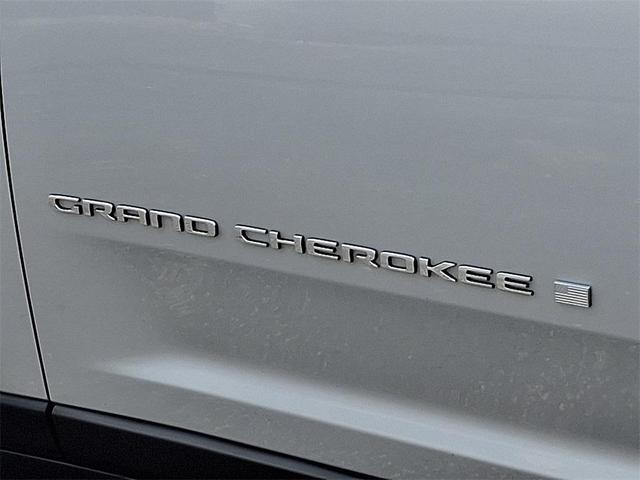 Photo of 2023 Silver Jeep Grand Cherokee L