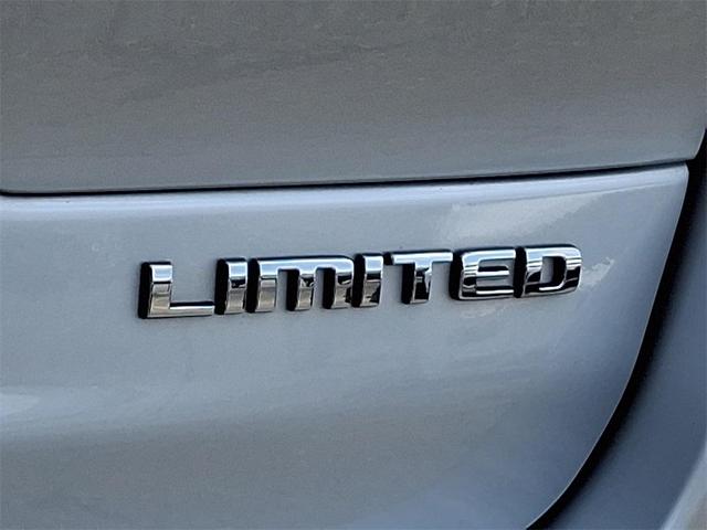 Photo of 2023 Silver Jeep Grand Cherokee L