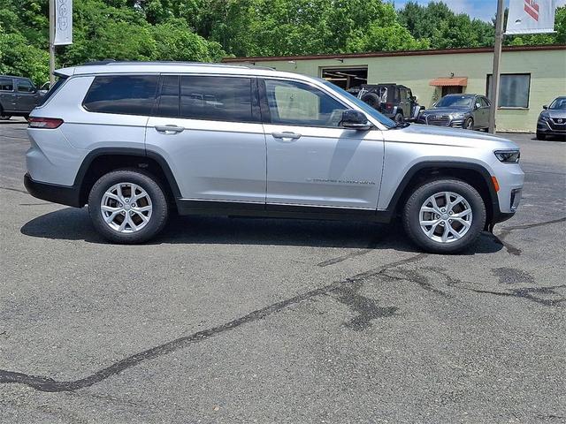 Photo of 2023 Silver Jeep Grand Cherokee L