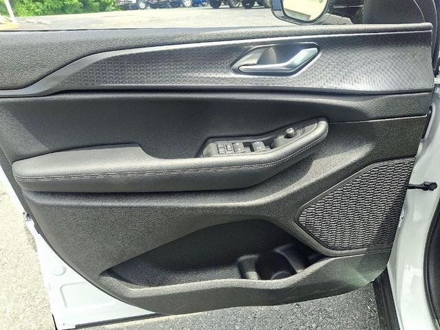 Photo of 2025 Bright White Clearcoat Jeep Grand Cherokee