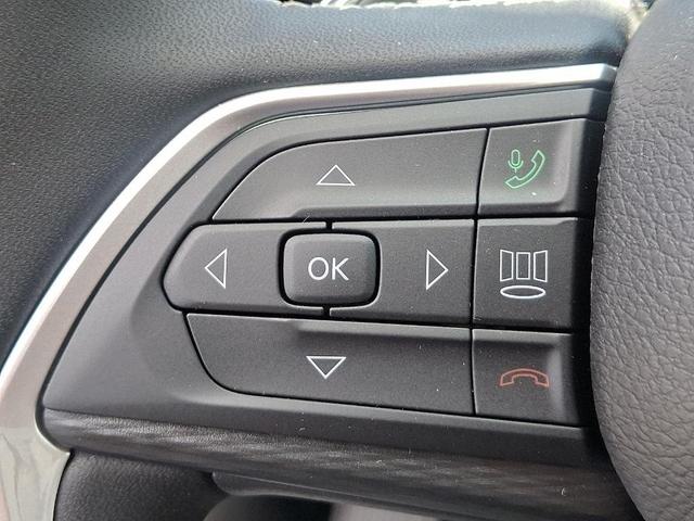 Photo of 2025 Bright White Clearcoat Jeep Grand Cherokee