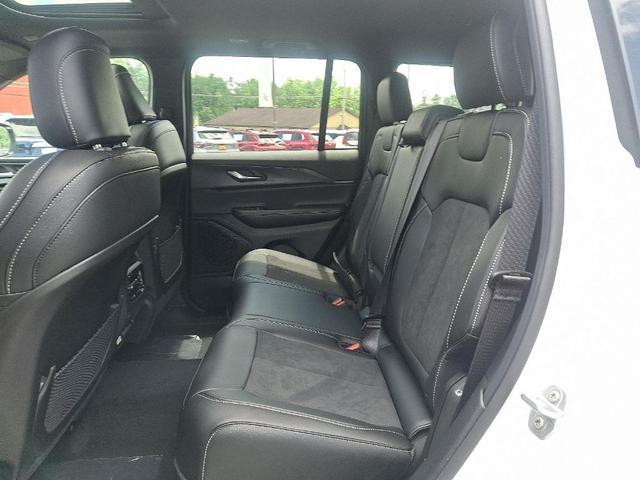 Photo of 2025 Bright White Clearcoat Jeep Grand Cherokee
