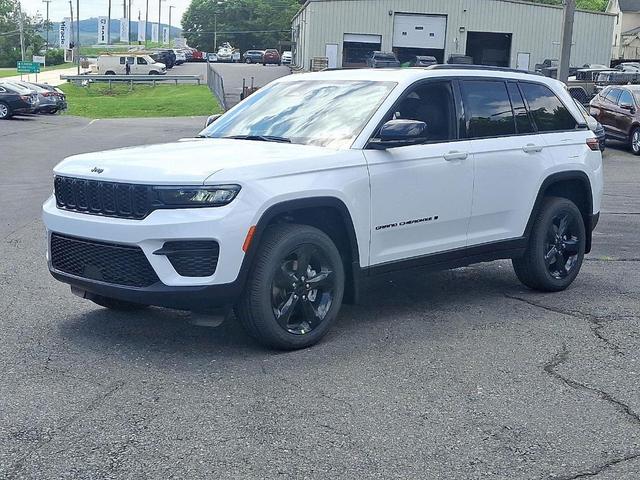 Photo of 2025 Bright White Clearcoat Jeep Grand Cherokee