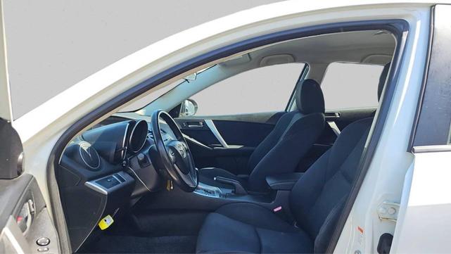 Photo of 2011 Crystal White Pearl Mica Mazda Mazda3