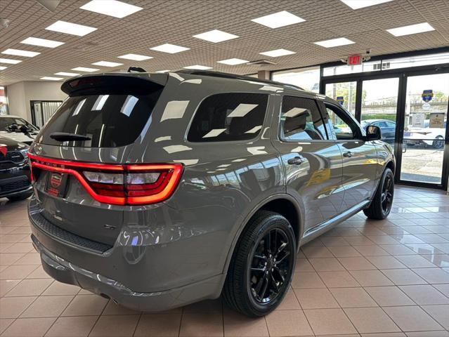 Photo of 2023 Destroyer Gray Clearcoat Dodge Durango