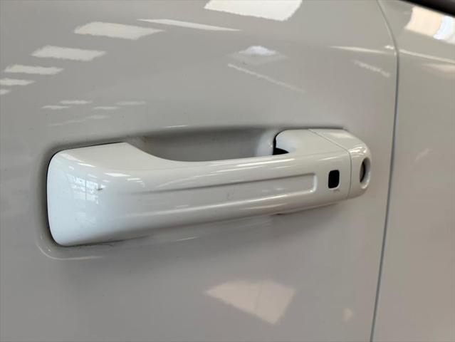Photo of 2022 Bright White RAM 1500