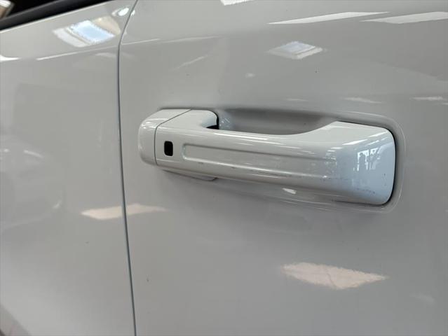 Photo of 2022 Bright White RAM 1500