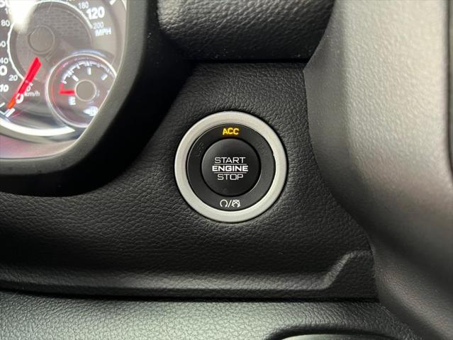 Photo of 2019 Granite Crystal Metallic Clearcoat RAM 1500