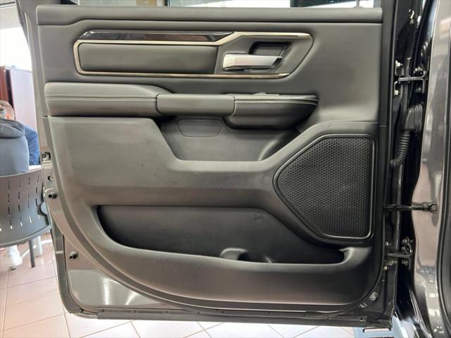 Photo of 2019 Granite Crystal Metallic Clearcoat RAM 1500