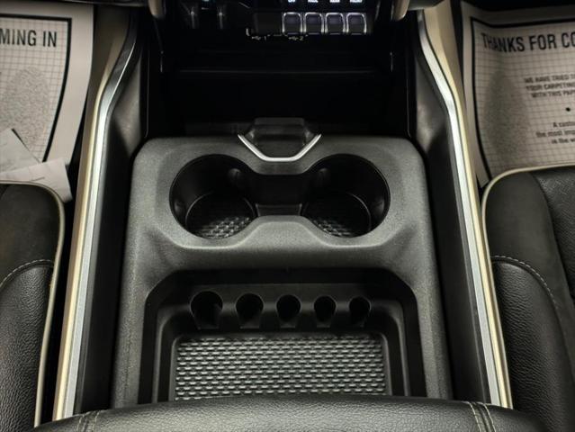 Photo of 2022 Diamond Black Crystal Pearlcoat RAM 1500