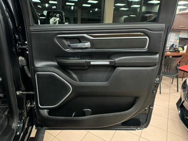 Photo of 2022 Diamond Black Crystal Pearlcoat RAM 1500