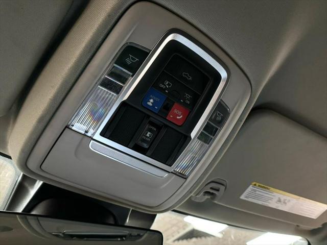 Photo of 2022 Diamond Black Crystal Pearlcoat RAM 1500