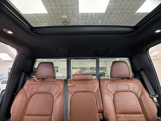Photo of 2022 Diamond Black Crystal Pearlcoat RAM 1500
