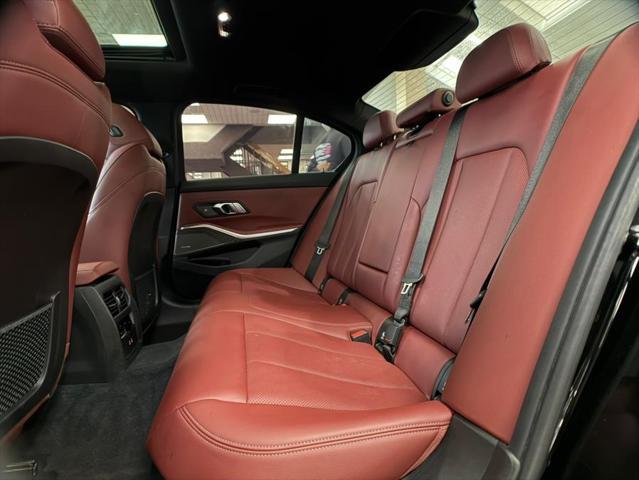 Photo of 2023 Black Sapphire Metallic BMW 330