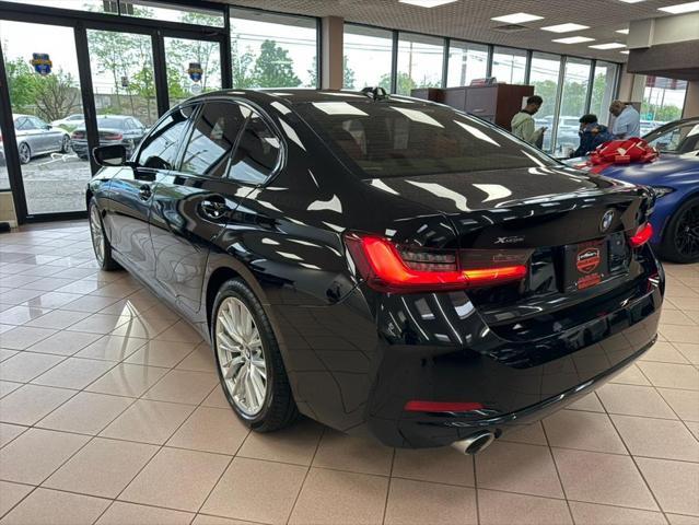 Photo of 2023 Black Sapphire Metallic BMW 330