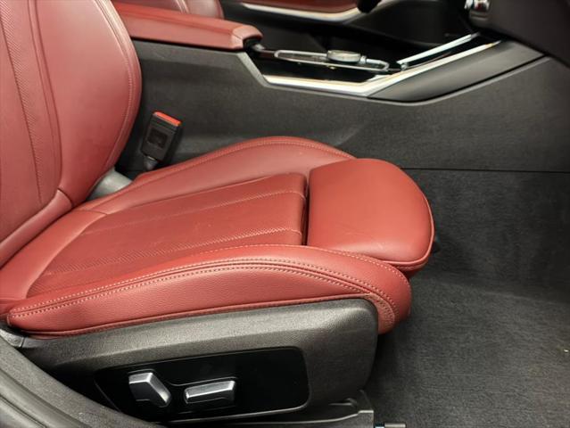 Photo of 2023 Black Sapphire Metallic BMW 330