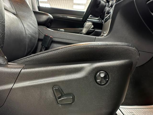 Photo of 2022 Diamond Black Crystal Pearlcoat Jeep Grand Cherokee