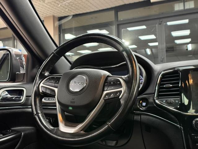 Photo of 2022 Diamond Black Crystal Pearlcoat Jeep Grand Cherokee