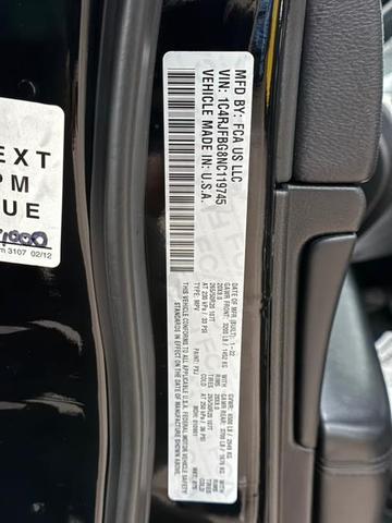 Photo of 2022 Diamond Black Crystal Pearlcoat Jeep Grand Cherokee