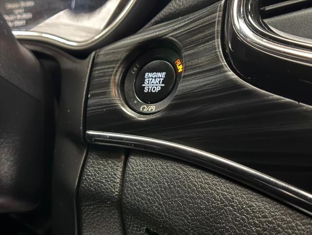Photo of 2022 Diamond Black Crystal Pearlcoat Jeep Grand Cherokee