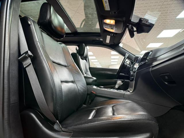 Photo of 2022 Diamond Black Crystal Pearlcoat Jeep Grand Cherokee