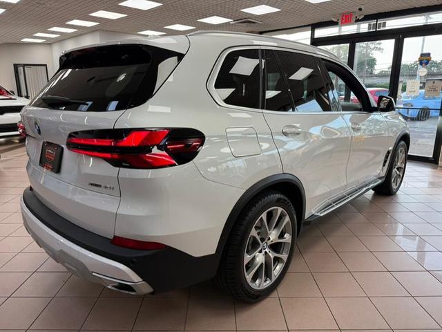 Photo of 2024 Mineral White Metallic BMW X5