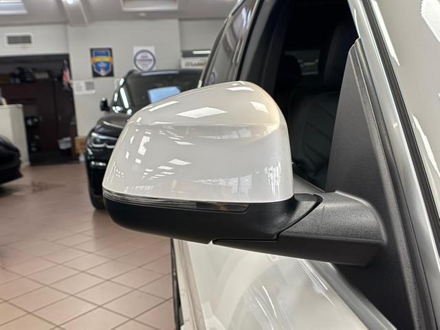 Photo of 2024 Mineral White Metallic BMW X5
