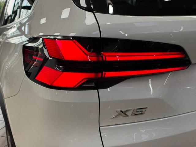 Photo of 2024 Mineral White Metallic BMW X5