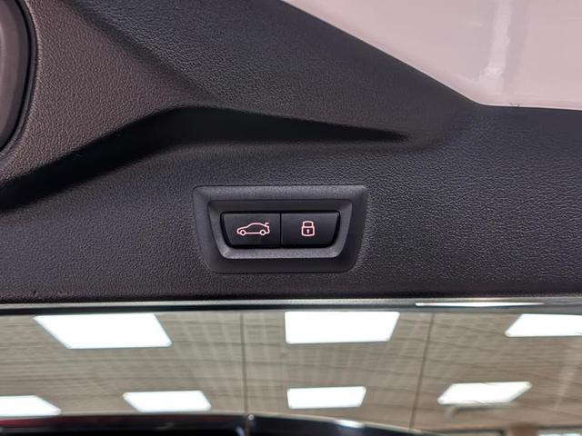 Photo of 2024 Mineral White Metallic BMW X5