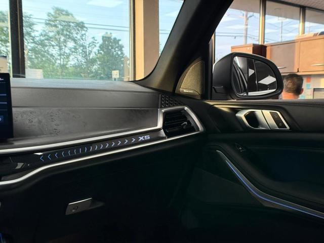 Photo of 2024 Mineral White Metallic BMW X5