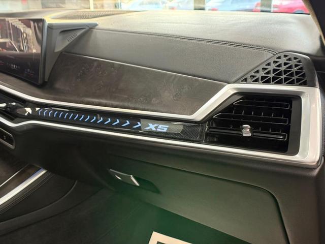 Photo of 2024 Mineral White Metallic BMW X5