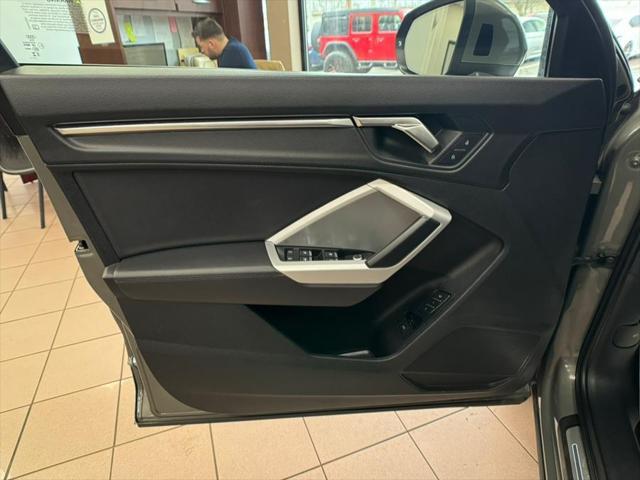 Photo of 2023 Chronos Gray Metallic Audi Q3