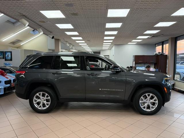 Photo of 2022 Baltic Gray Metallic Clearcoat Jeep Grand Cherokee