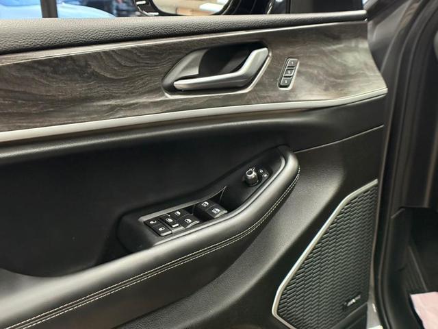 Photo of 2022 Baltic Gray Metallic Clearcoat Jeep Grand Cherokee