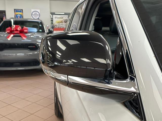 Photo of 2022 Bright White Clearcoat Jeep Grand Cherokee